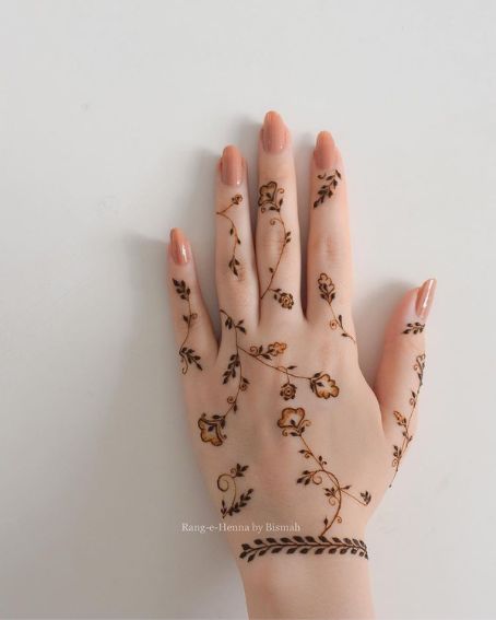 17 Latest and stylish one line Mehndi Designs for Hands