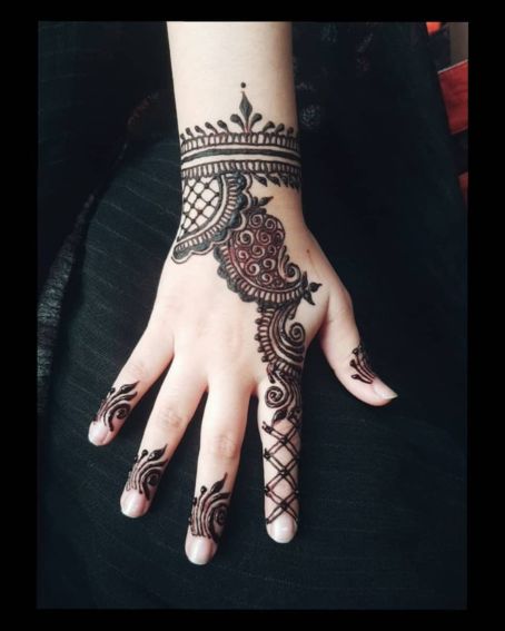 Top 18 Simple And Easy Beautiful Mehndi Designs For Kids