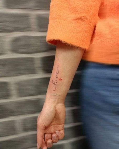 17 Inspiring Cool Wrist Tattoos For Men & Women To Get Now