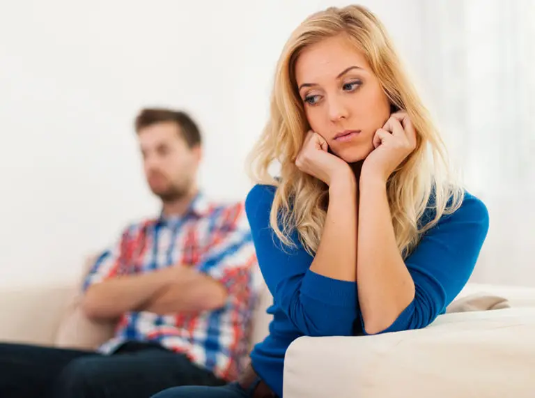 10 Signs Of Relationship Anxiety And How To Overcome It