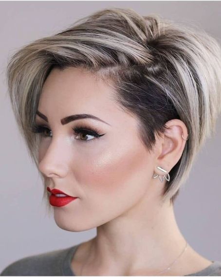 15 Best Short Haircuts For Women Over 30