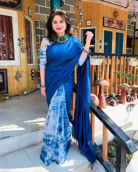 Bengal Handloom Saree with Cold Shoulder Blouse Design