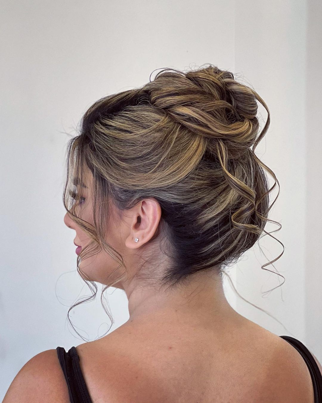 14 Exquisite Christmas Updo Hairstyles To Make A Statement