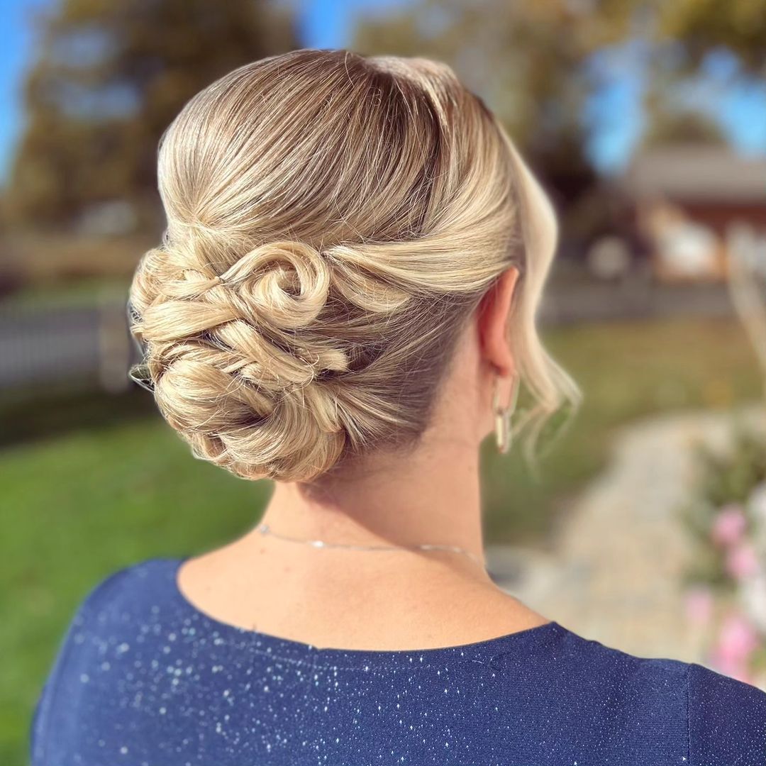 14 Exquisite Christmas Updo Hairstyles To Make A Statement